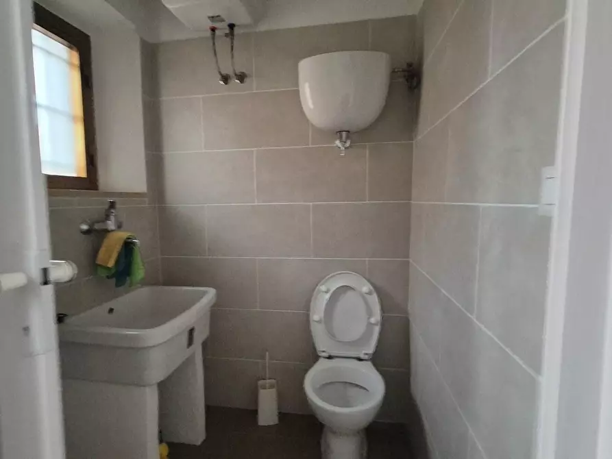 Immagine 5 di Negozio in affitto  a Sovicille