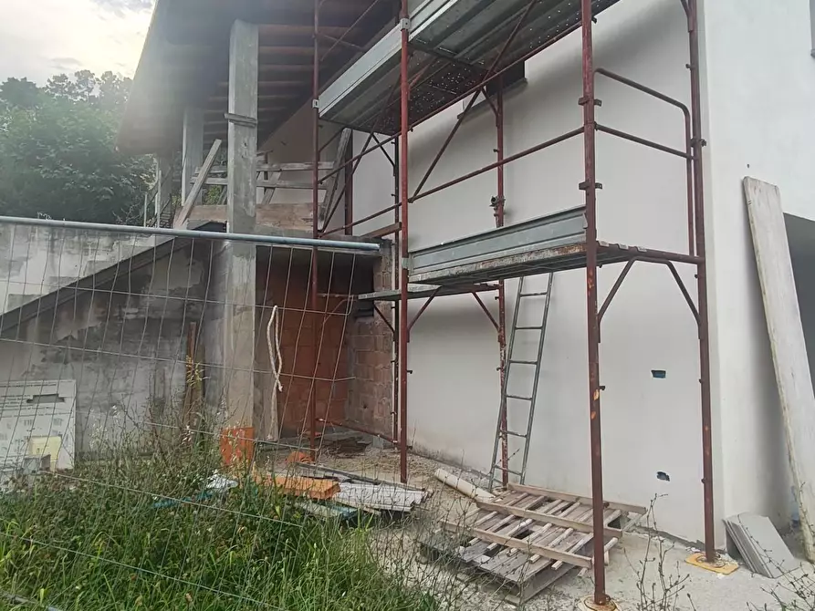 Immagine 5 di Villa in vendita  a Lucca