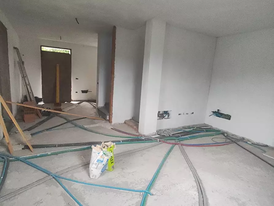 Immagine 10 di Villa in vendita  a Lucca