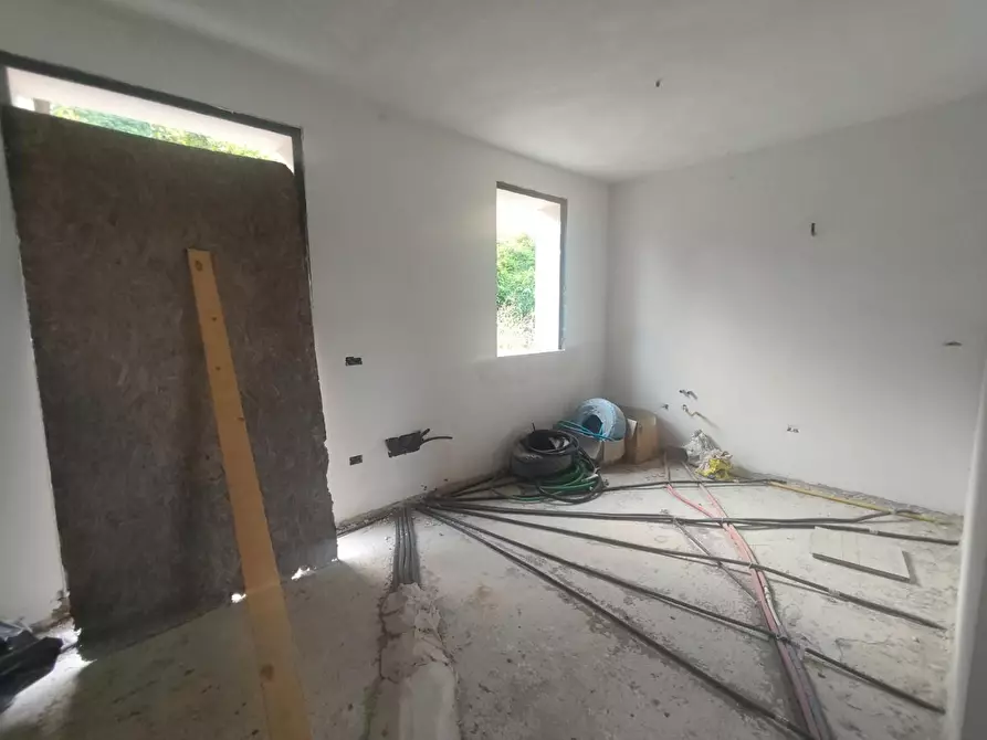 Immagine 11 di Villa in vendita  a Lucca