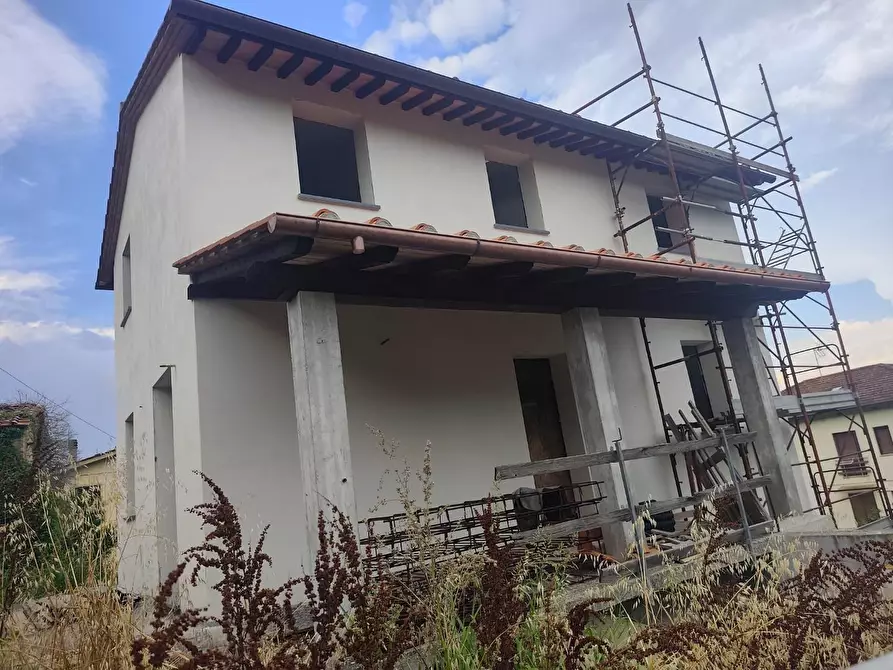 Immagine 1 di Villa in vendita  a Lucca