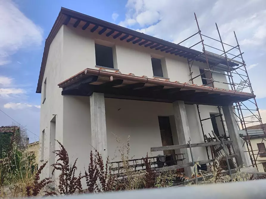 Immagine 2 di Villa in vendita  a Lucca