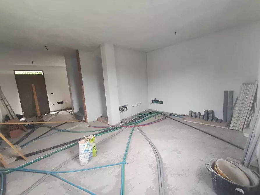 Immagine 9 di Villa in vendita  a Lucca