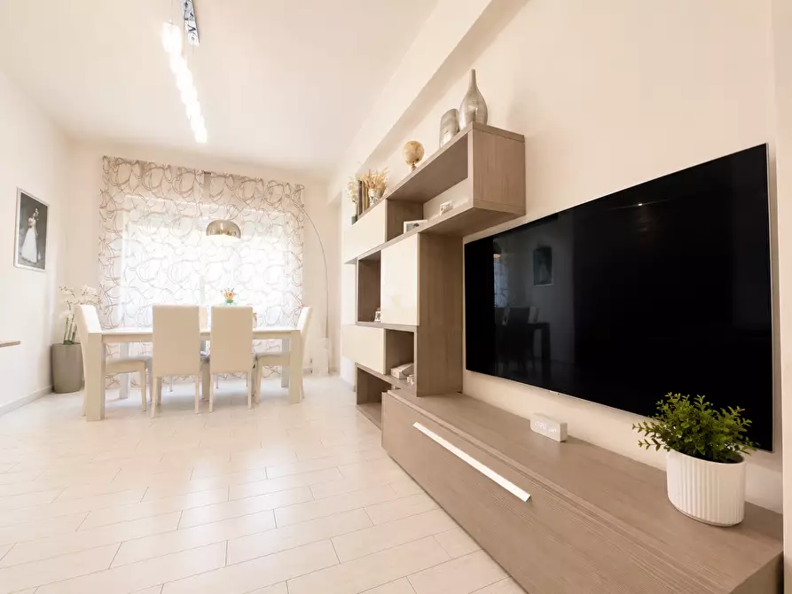 Immagine 14 di Appartamento in vendita  a Viareggio