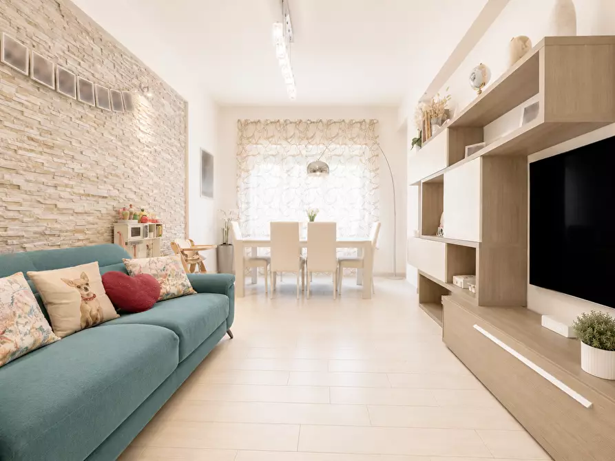 Immagine 1 di Appartamento in vendita  a Viareggio