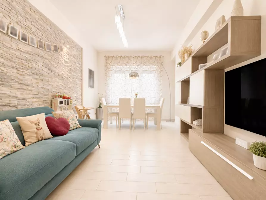 Immagine 13 di Appartamento in vendita  a Viareggio