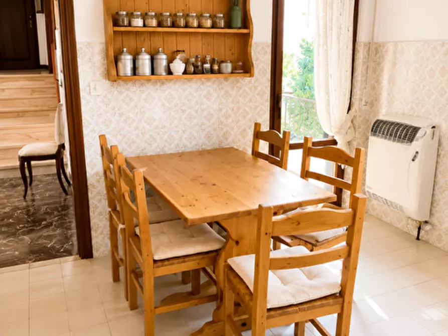 Immagine 7 di Villa in vendita  a San Giuliano Terme