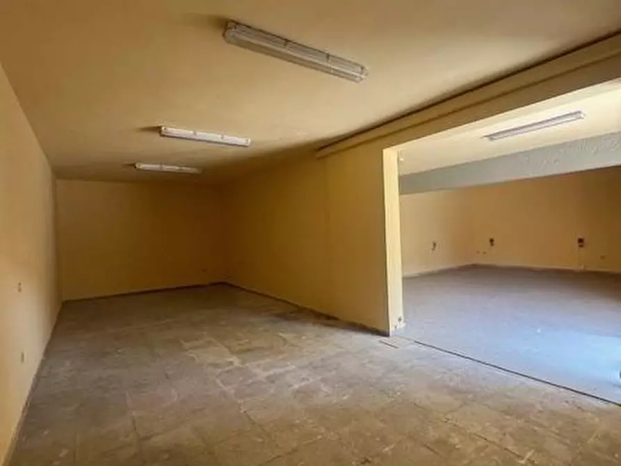 Immagine 4 di Locale commerciale in affitto  a San Giuliano Terme