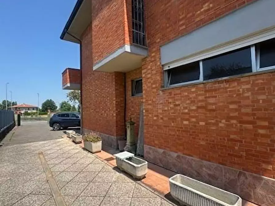 Immagine 7 di Locale commerciale in affitto  a San Giuliano Terme