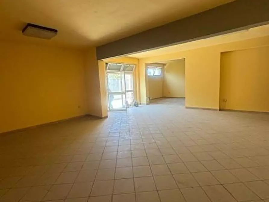 Immagine 9 di Locale commerciale in affitto  a San Giuliano Terme