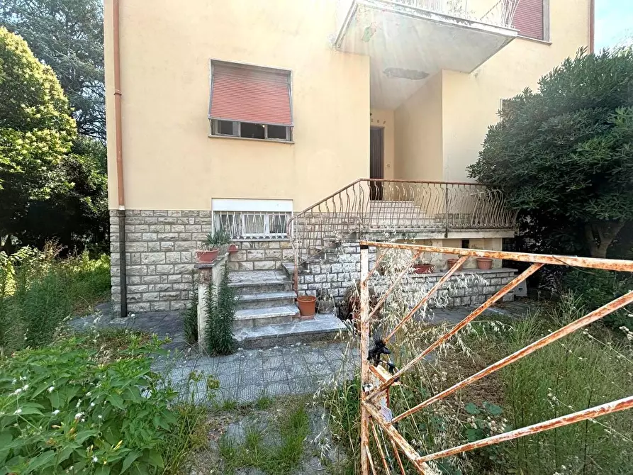 Immagine 1 di Casa bifamiliare in vendita  a Lucca