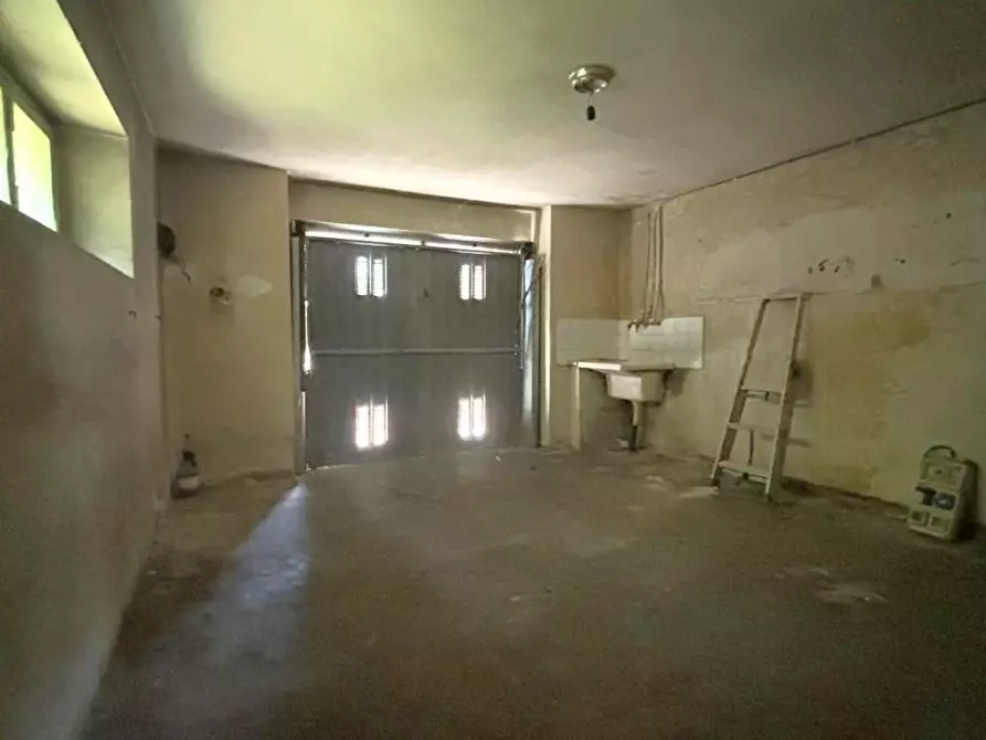 Immagine 21 di Casa bifamiliare in vendita  a Lucca
