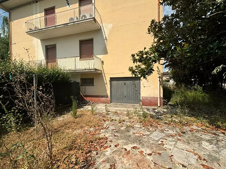 Immagine 5 di Casa bifamiliare in vendita  a Lucca