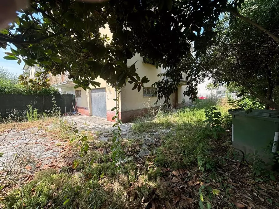 Immagine 4 di Casa bifamiliare in vendita  a Lucca