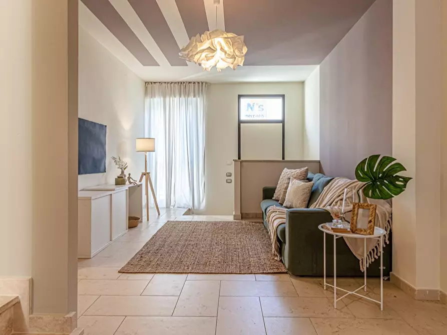 Immagine 4 di Appartamento in vendita  a Viareggio