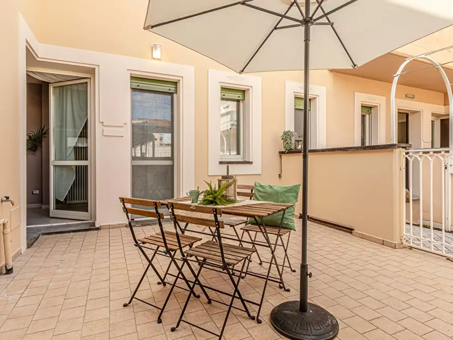 Immagine 43 di Appartamento in vendita  a Viareggio