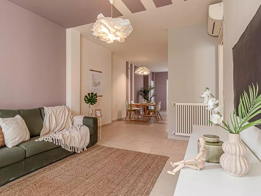 Immagine 7 di Appartamento in vendita  a Viareggio