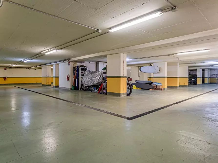 Immagine 46 di Appartamento in vendita  a Viareggio