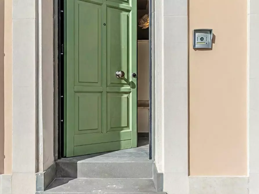 Immagine 2 di Appartamento in vendita  a Viareggio