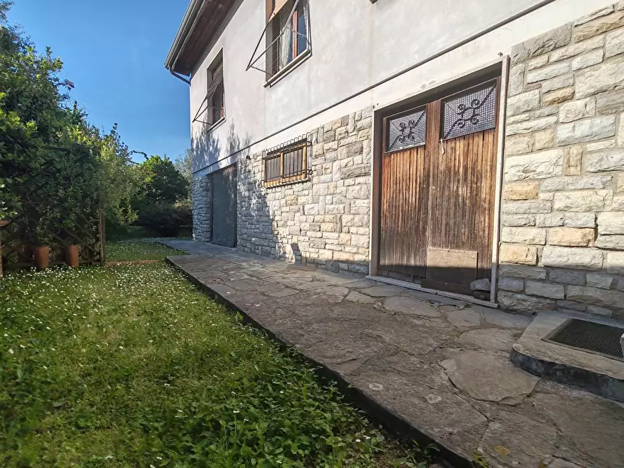 Immagine 30 di Villa in vendita  a Massa