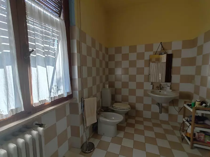 Immagine 8 di Villa in vendita  a Massa
