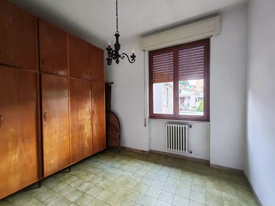 Immagine 15 di Villa in vendita  a Massa