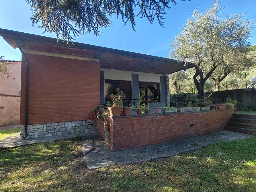 Immagine 24 di Villa in vendita  a Massa