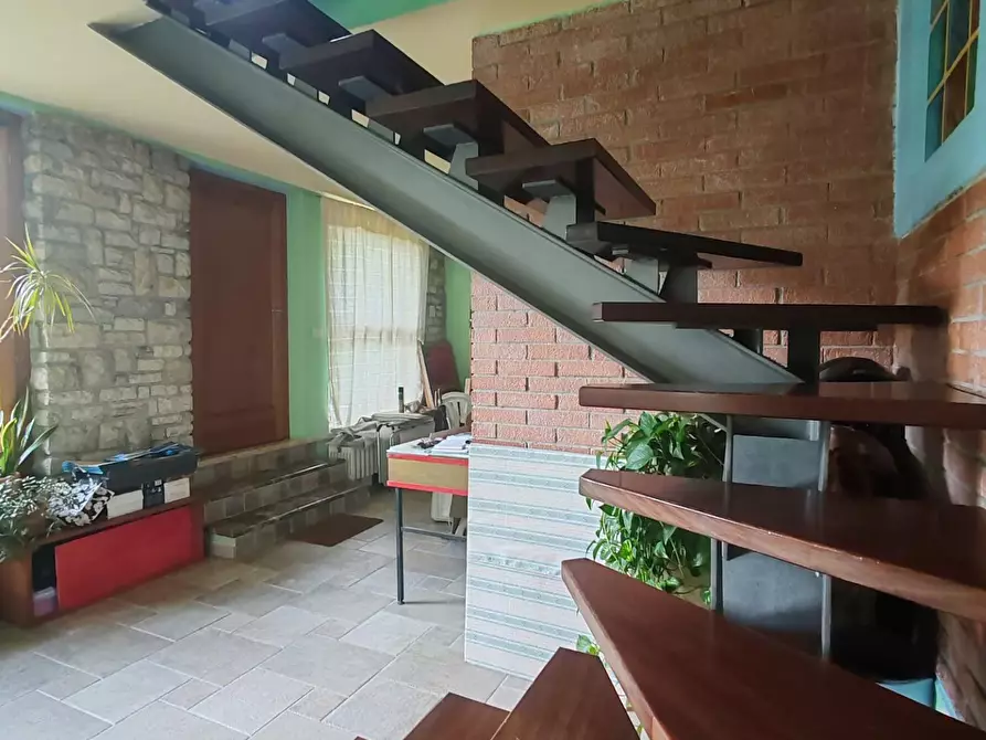 Immagine 2 di Villa in vendita  a Massa