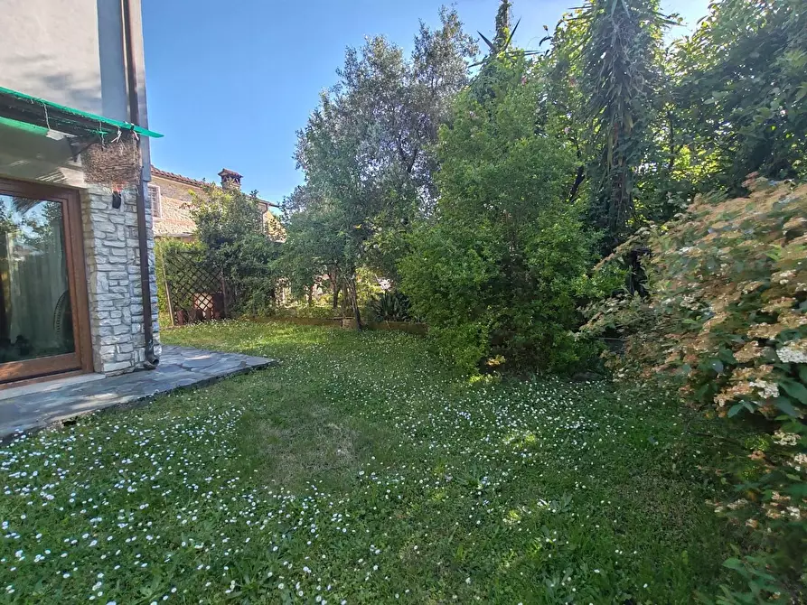 Immagine 28 di Villa in vendita  a Massa