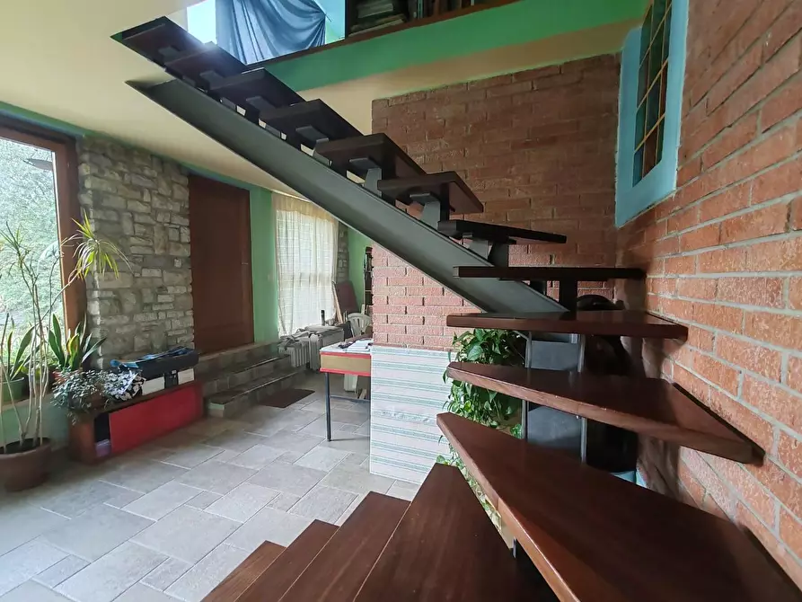 Immagine 1 di Villa in vendita  a Massa