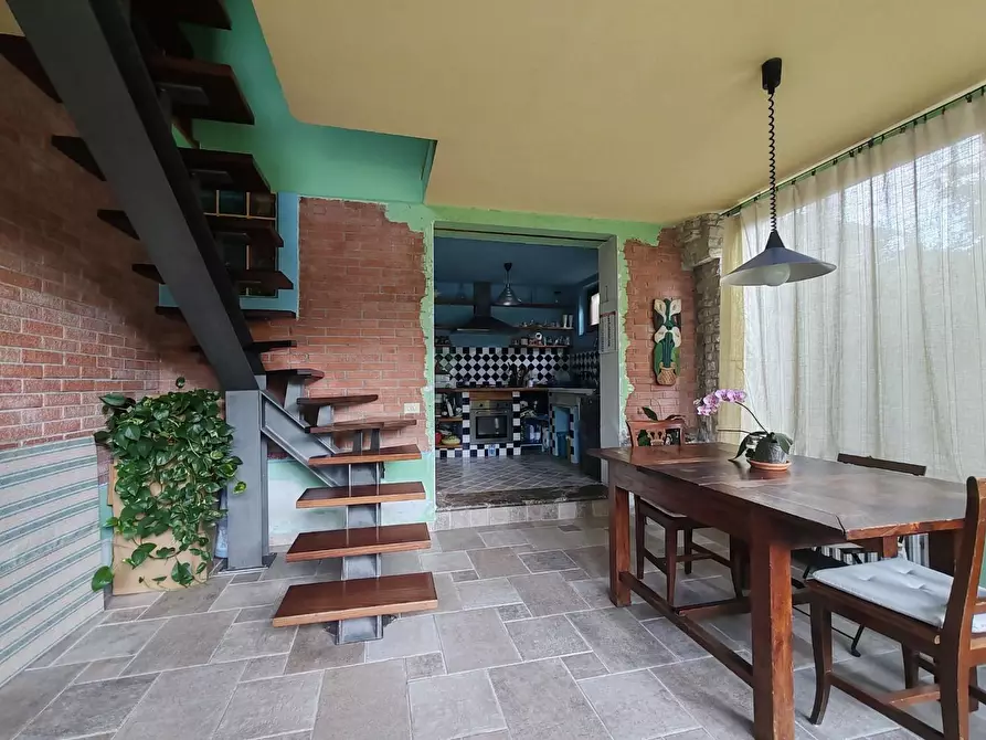Immagine 4 di Villa in vendita  a Massa