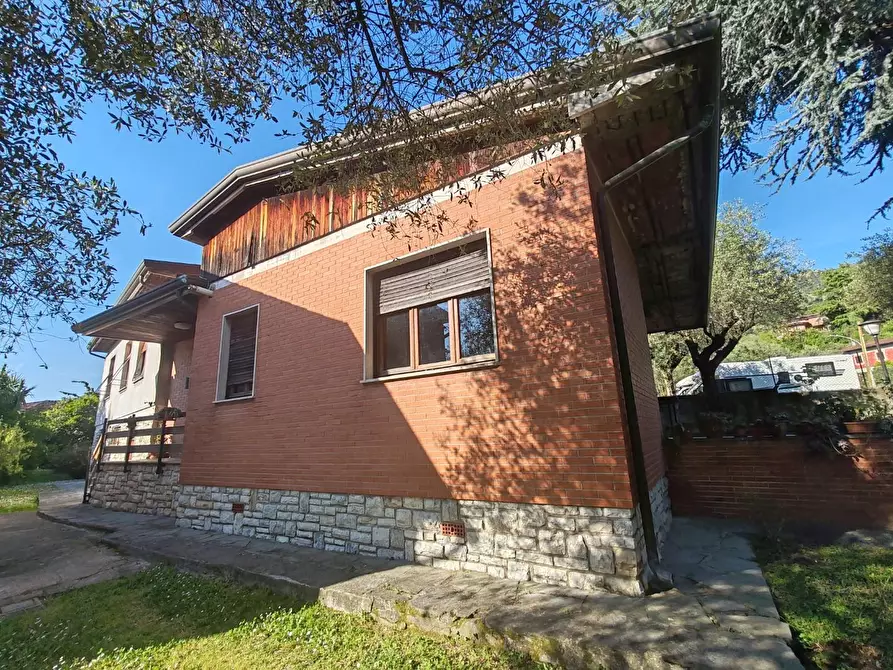 Immagine 33 di Villa in vendita  a Massa