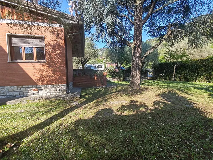 Immagine 25 di Villa in vendita  a Massa