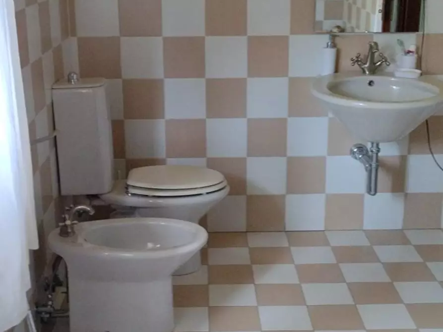 Immagine 11 di Villa in vendita  a Massa