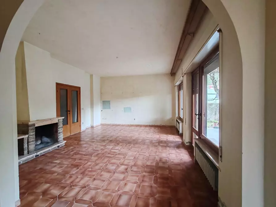Immagine 23 di Villa in vendita  a Massa