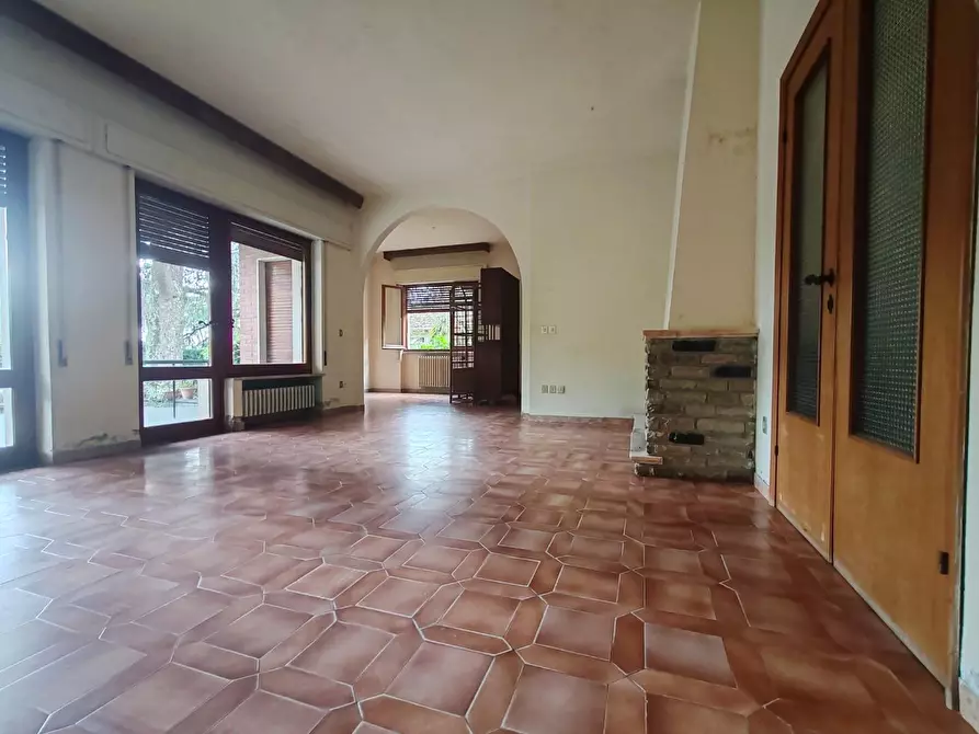 Immagine 21 di Villa in vendita  a Massa