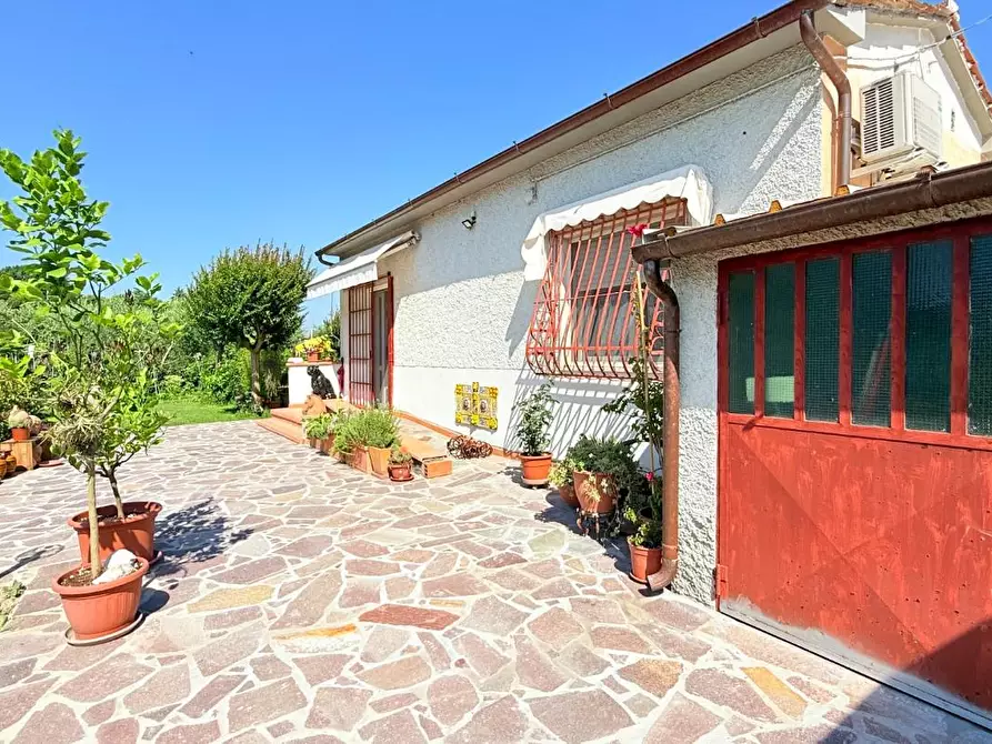 Immagine 27 di Villa in vendita  a Chiesina Uzzanese