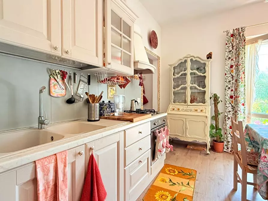 Immagine 7 di Villa in vendita  a Chiesina Uzzanese