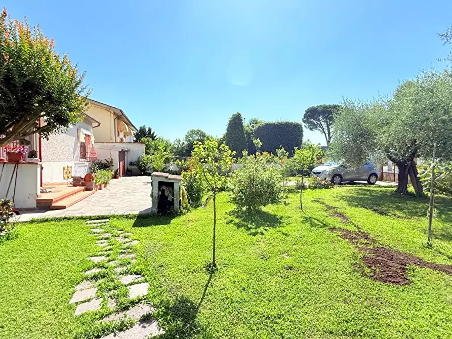 Immagine 32 di Villa in vendita  a Chiesina Uzzanese