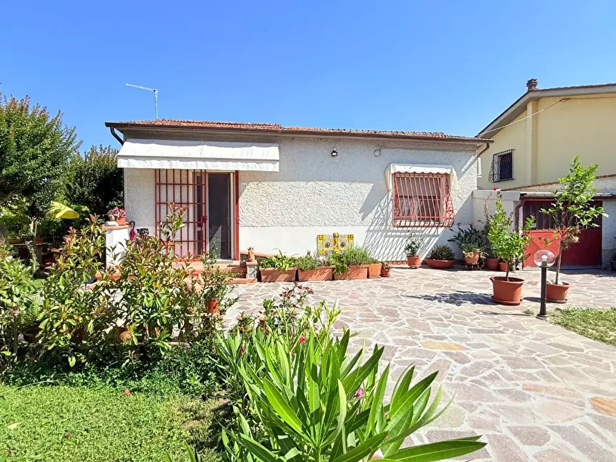 Immagine 30 di Villa in vendita  a Chiesina Uzzanese
