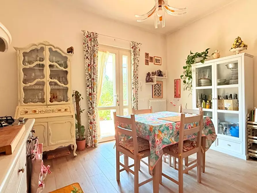 Immagine 5 di Villa in vendita  a Chiesina Uzzanese