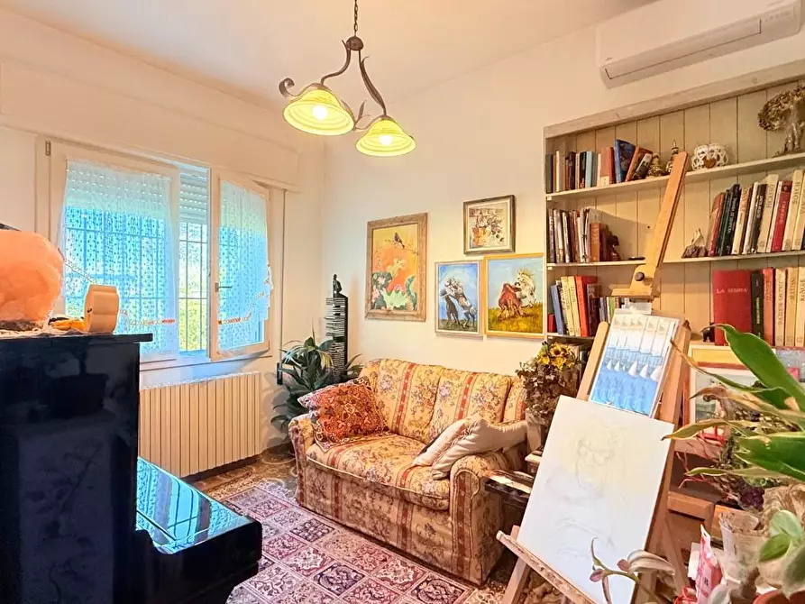 Immagine 9 di Villa in vendita  a Chiesina Uzzanese