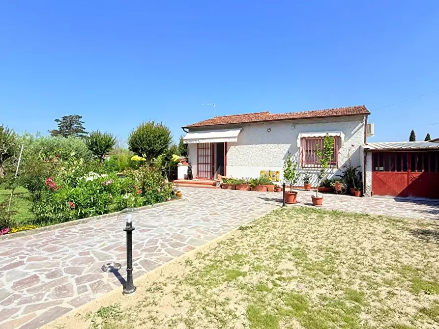 Immagine 29 di Villa in vendita  a Chiesina Uzzanese