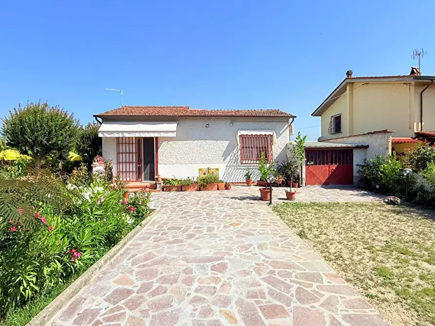 Immagine 28 di Villa in vendita  a Chiesina Uzzanese
