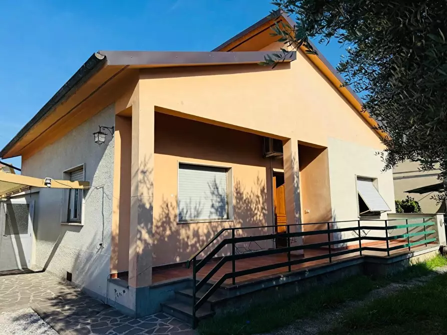 Immagine 1 di Casa indipendente in vendita  a Capannori