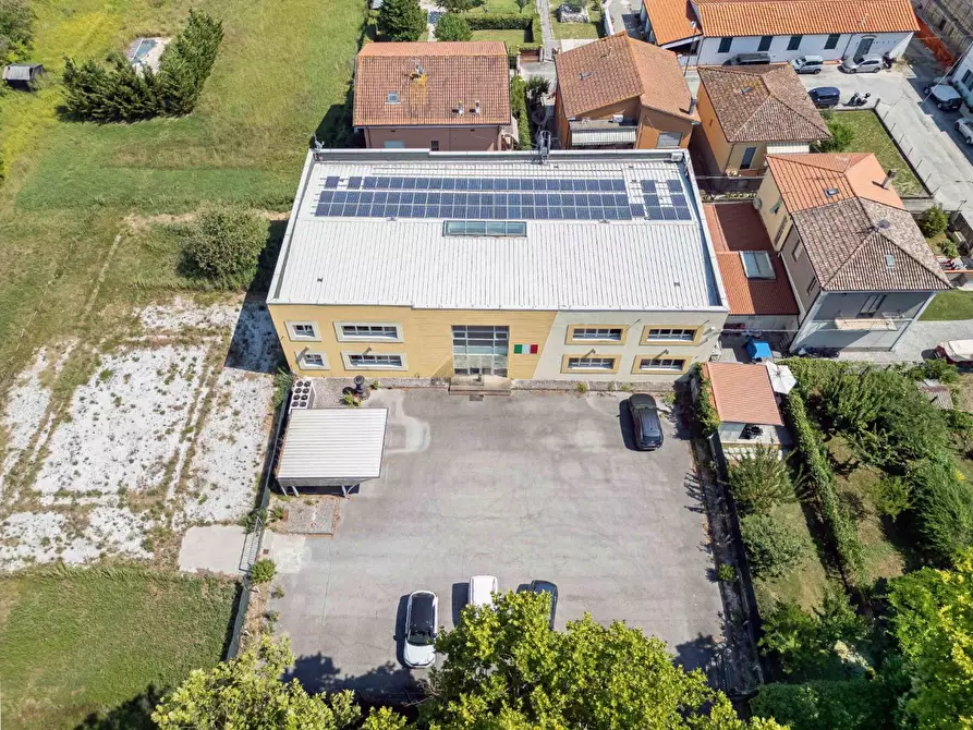 Immagine 88 di Locale commerciale in vendita  a Pisa