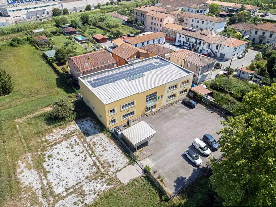 Immagine 1 di Locale commerciale in vendita  a Pisa