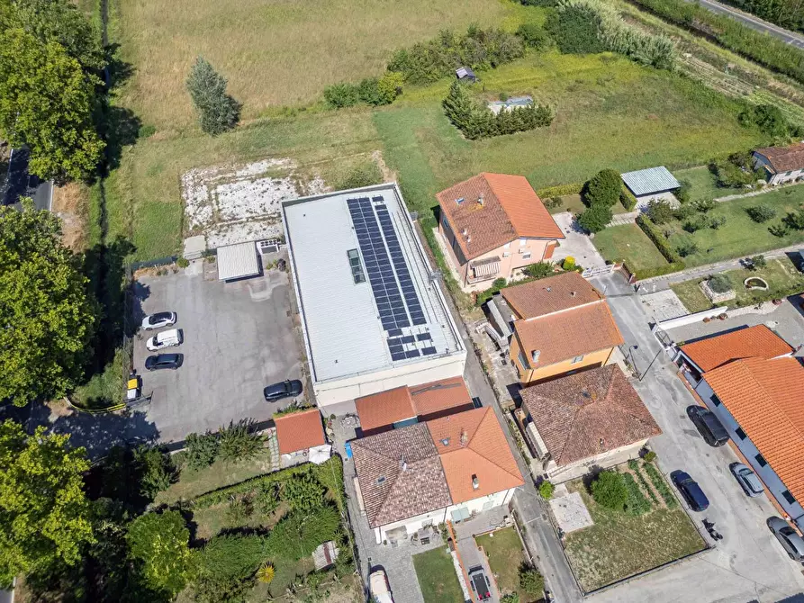 Immagine 90 di Locale commerciale in vendita  a Pisa
