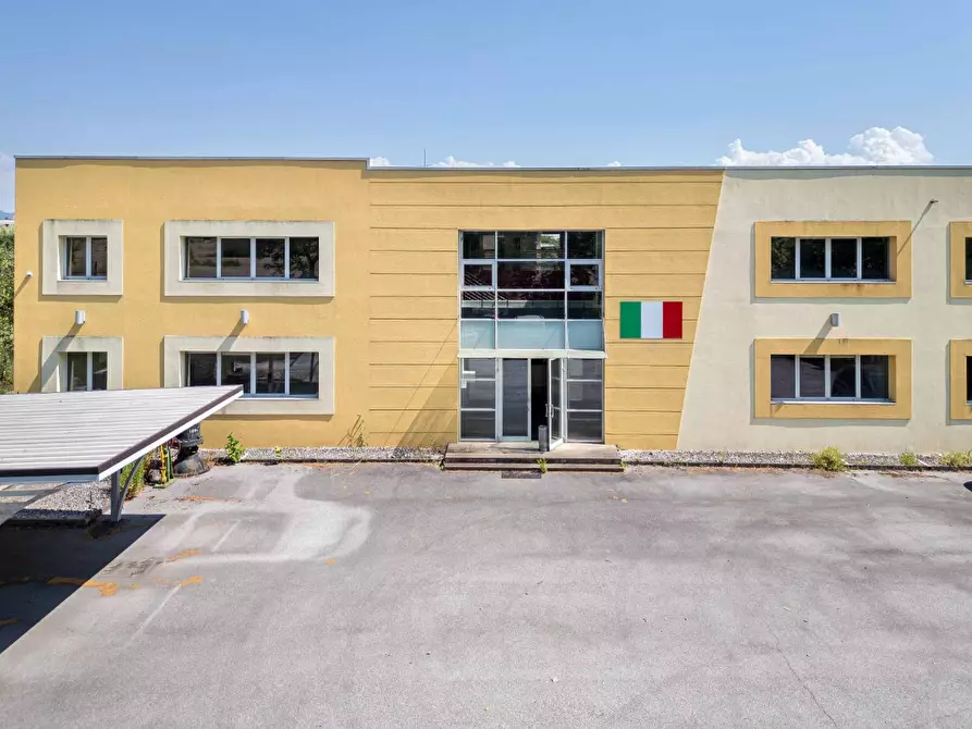 Immagine 83 di Locale commerciale in vendita  a Pisa