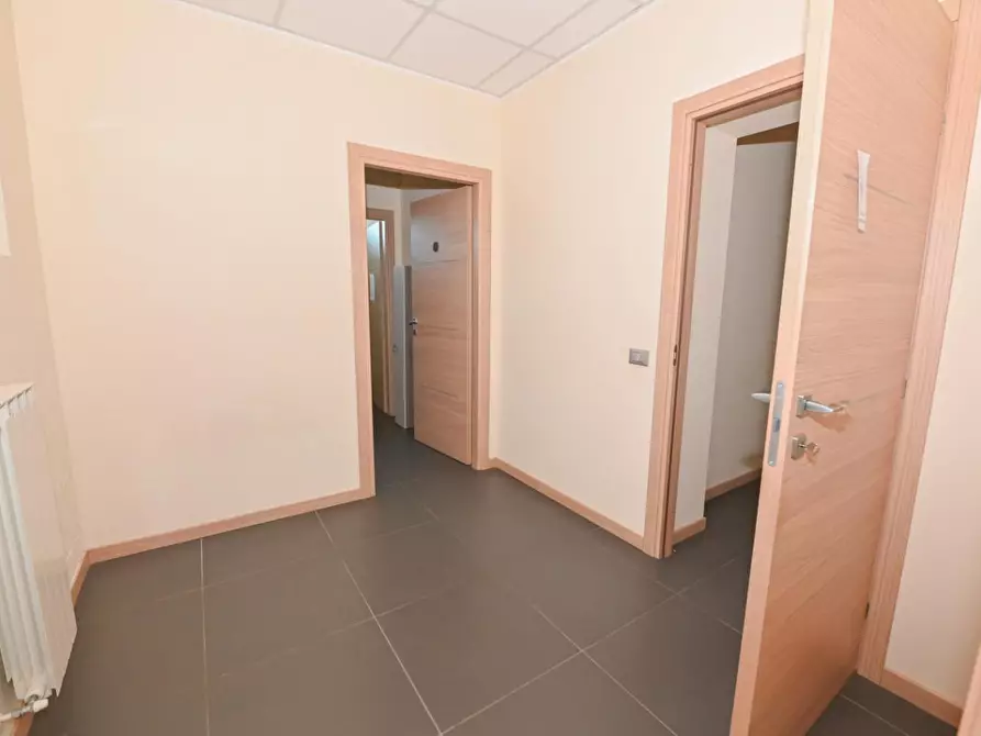 Immagine 35 di Locale commerciale in vendita  a Pisa
